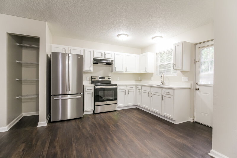 2,110/Mo, 2871 W 8th St Jacksonville, FL 32254 Kitchen View