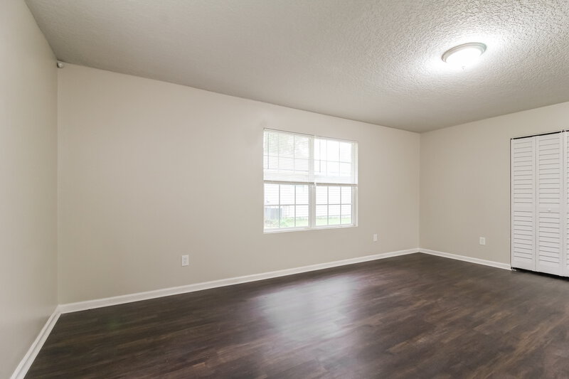 2,110/Mo, 2871 W 8th St Jacksonville, FL 32254 Family Room View