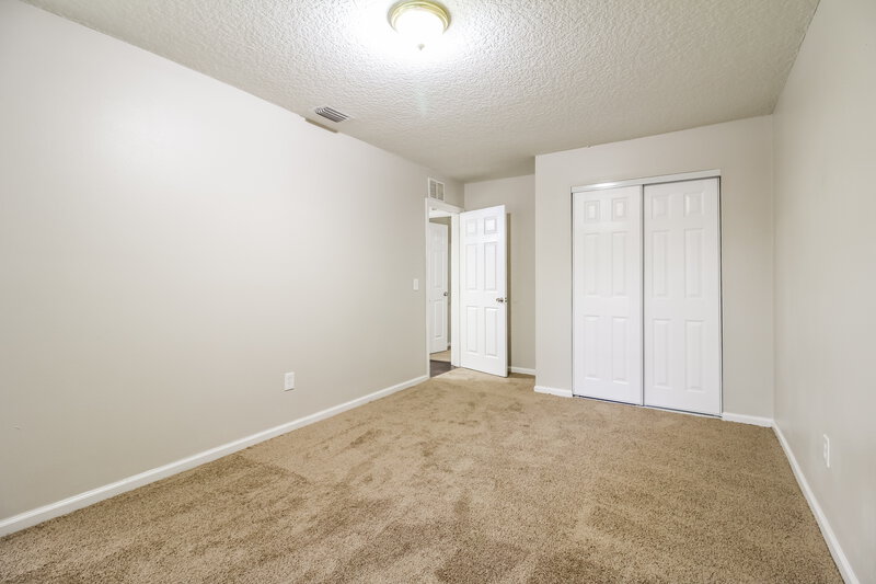 2,110/Mo, 2871 W 8th St Jacksonville, FL 32254 Main Bedroom View 2