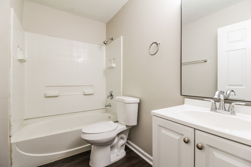 2,110/Mo, 2871 W 8th St Jacksonville, FL 32254 Bathroom View