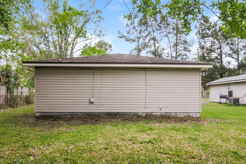 2,110/Mo, 2871 W 8th St Jacksonville, FL 32254 Rear View