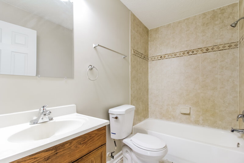 1,325/Mo, 2915 Lucoma Dr Jacksonville, FL 32254 Main Bathroom View