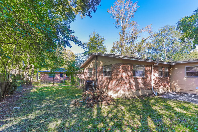 1,175/Mo, 2966 W 5th St Jacksonville, FL 32254 Backyard View