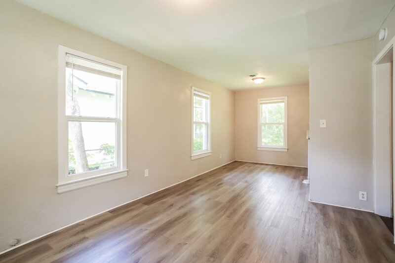 0/Mo, 2969 Myra St Jacksonville, FL 32205 Living Room View 3