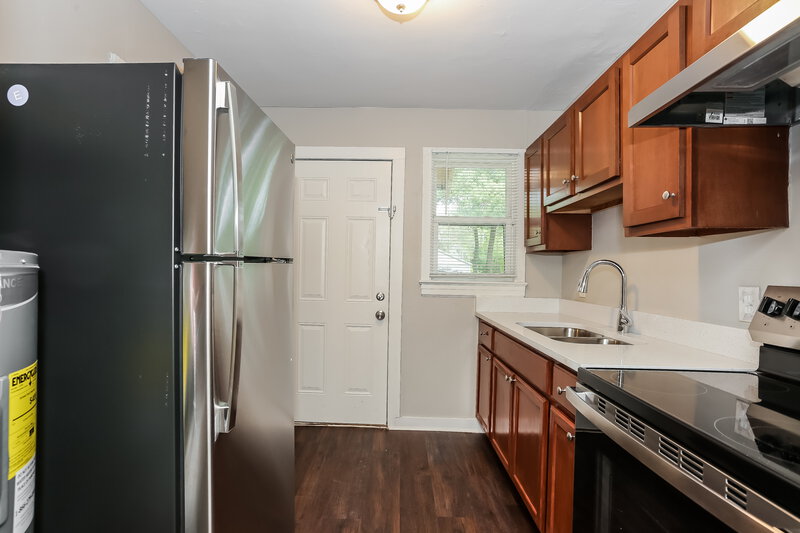 1,370/Mo, 2969 Myra St Jacksonville, FL 32205 Kitchen View 2