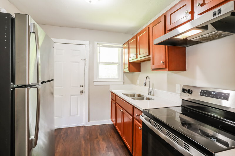 0/Mo, 2969 Myra St Jacksonville, FL 32205 Kitchen View 2