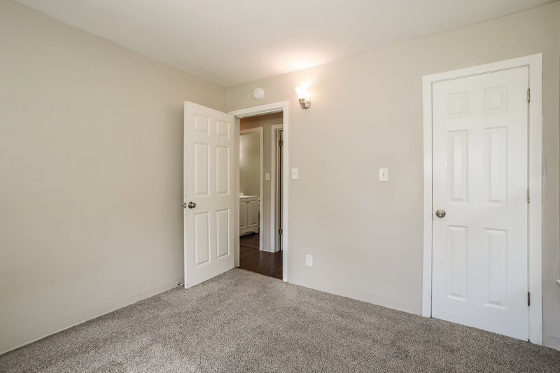 0/Mo, 2969 Myra St Jacksonville, FL 32205 Main Bedroom View 2