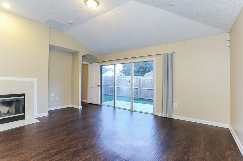 1,685/Mo, 2984 Centerwood Dr Jacksonville, FL 32218 Living Room View 2