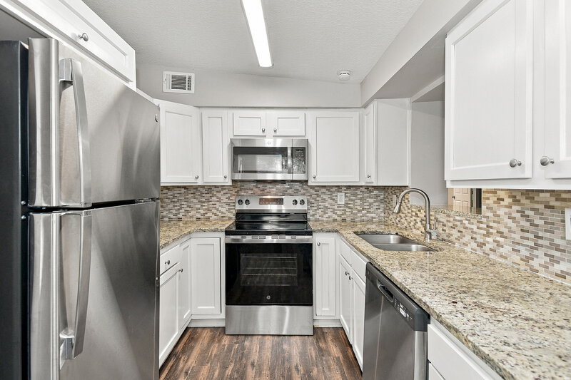 1,940/Mo, 3018 Carrevero Dr W Jacksonville, FL 32216 Kitchen View