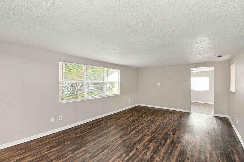 1,940/Mo, 3018 Carrevero Dr W Jacksonville, FL 32216 Family Room View 2