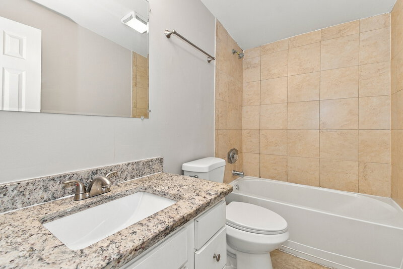 1,940/Mo, 3018 Carrevero Dr W Jacksonville, FL 32216 Bathroom View