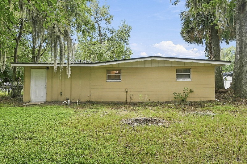 1,940/Mo, 3018 Carrevero Dr W Jacksonville, FL 32216 Rear View