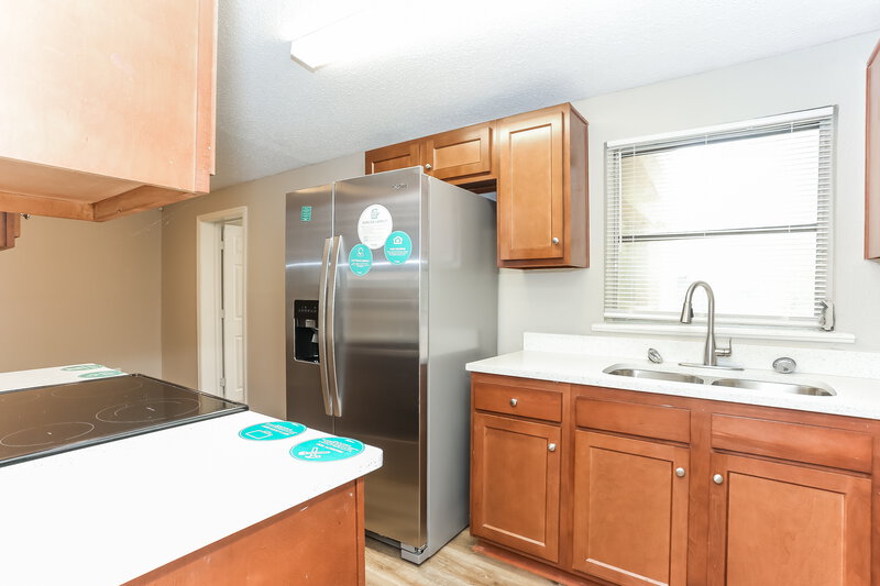1,240/Mo, 3045 W 15th St Jacksonville, FL 32254 Kitchen View 2