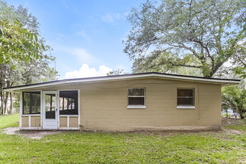 1,240/Mo, 3045 W 15th St Jacksonville, FL 32254 Rear View