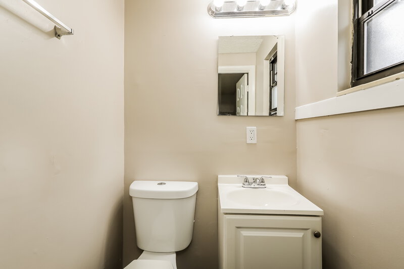 1,850/Mo, 310 Toccoa Rd Orange Park, FL 32073 Main Bathroom View