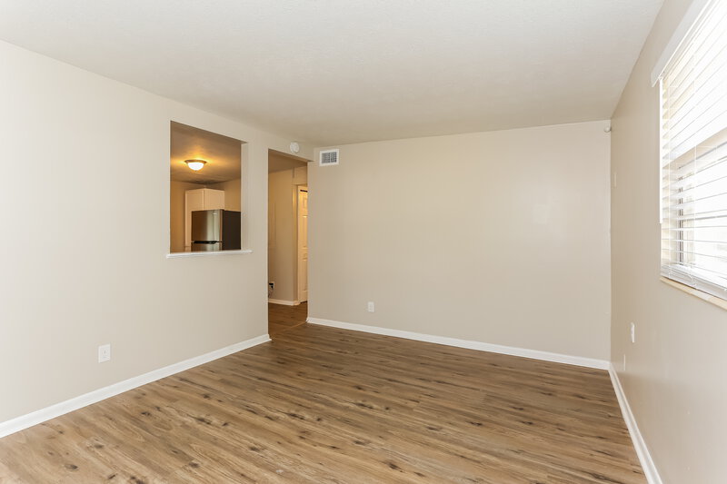 1,305/Mo, 3118 Phyllis St Jacksonville, FL 32205 Living Room View 3