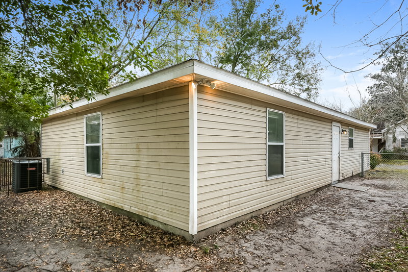 1,420/Mo, 3313 Fitzgerald St Jacksonville, FL 32254 Rear View
