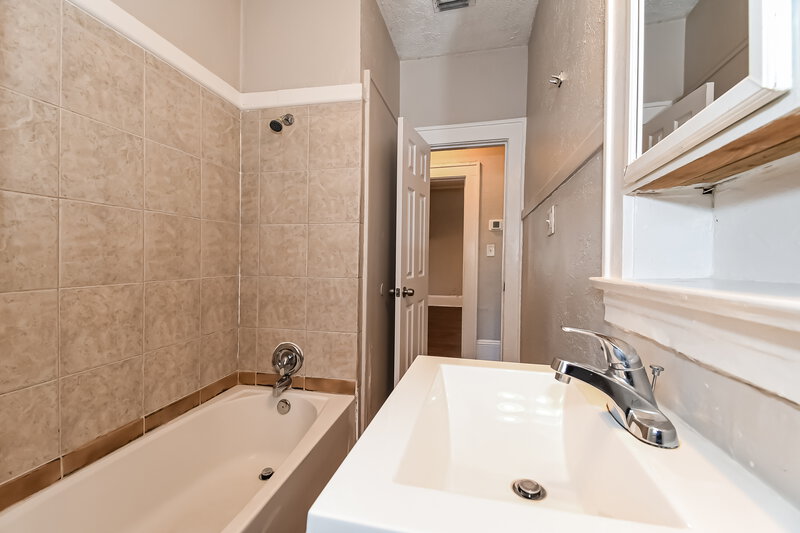 1,335/Mo, 3313 Gilmore St Jacksonville, FL 32205 Bathroom View