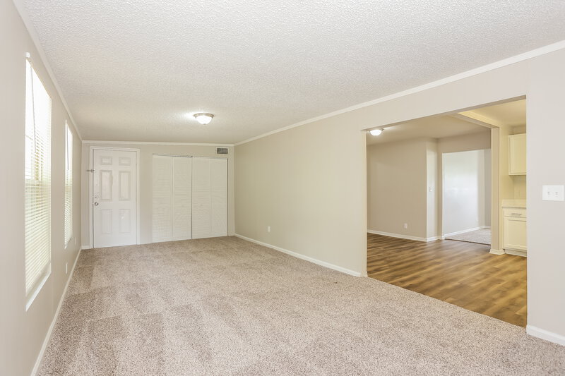 1,320/Mo, 3322 Lane Ave N Jacksonville, FL 32254 Den View