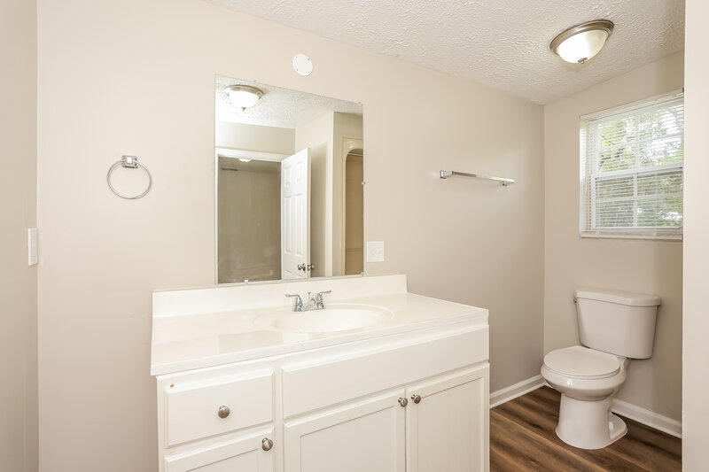 1,320/Mo, 3322 Lane Ave N Jacksonville, FL 32254 Main Bathroom View