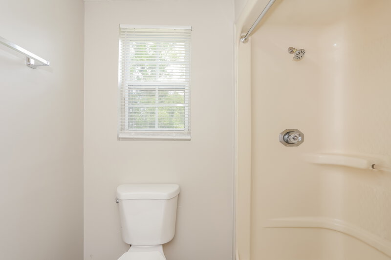 1,320/Mo, 3322 Lane Ave N Jacksonville, FL 32254 Main Bathroom View 2