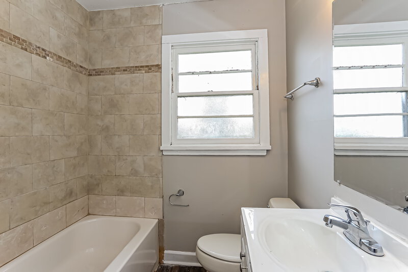 1,085/Mo, 3541 Westwood St Jacksonville, FL 32254 Main Bathroom View