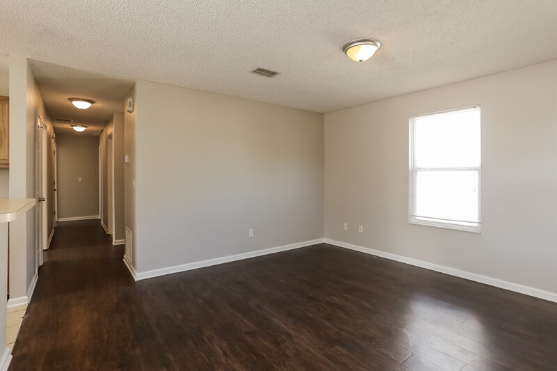 1,400/Mo, 3668 Wood Creek Ln Jacksonville, FL 32206 Living Room View 3