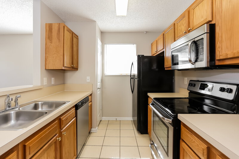 1,400/Mo, 3668 Wood Creek Ln Jacksonville, FL 32206 Kitchen View