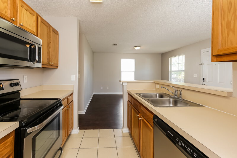 1,400/Mo, 3668 Wood Creek Ln Jacksonville, FL 32206 Kitchen View 2