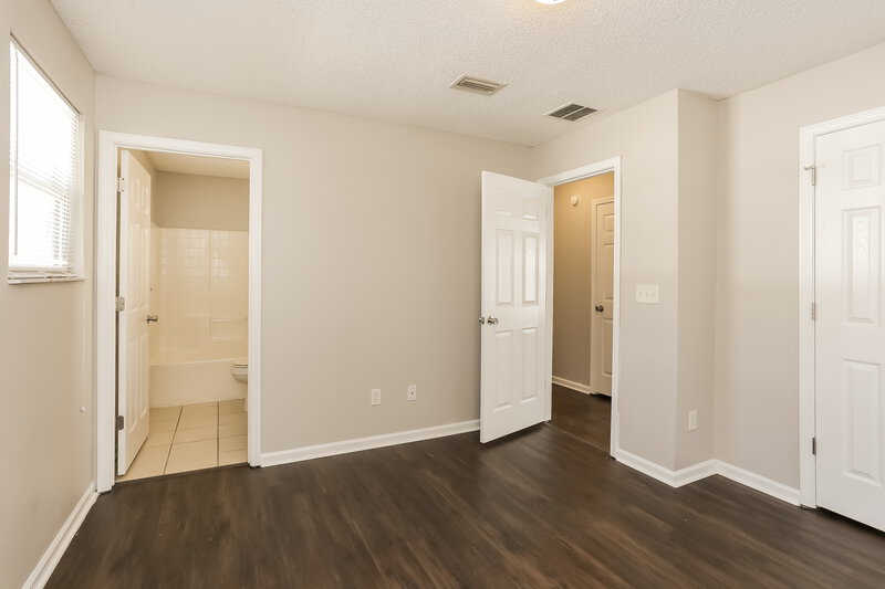 1,400/Mo, 3668 Wood Creek Ln Jacksonville, FL 32206 Main Bedroom View