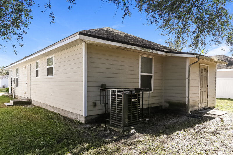 1,400/Mo, 3668 Wood Creek Ln Jacksonville, FL 32206 Rear View