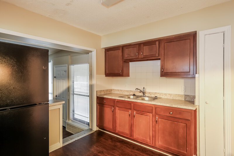 2,020/Mo, 3711 Jammes Rd Jacksonville, FL 32210 Kitchen View 2
