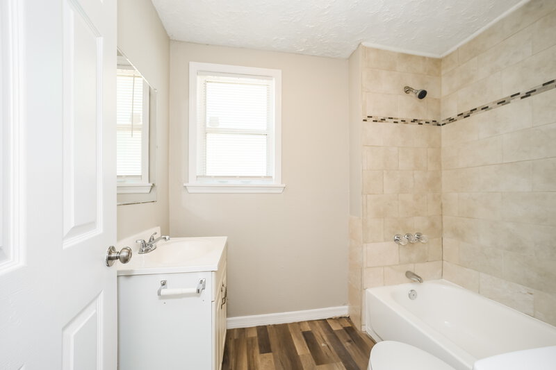 1,205/Mo, 3716 Ionia St Jacksonville, FL 32206 Main Bathroom View