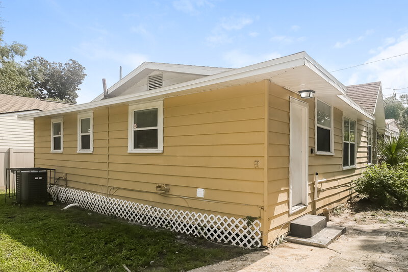 1,205/Mo, 3716 Ionia St Jacksonville, FL 32206 Rear View 2