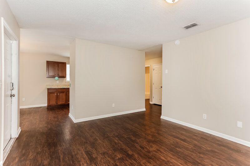 1,930/Mo, 3747 Peachtree St Jacksonville, FL 32206 Living Room View