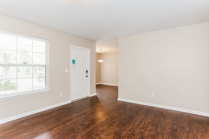 1,930/Mo, 3747 Peachtree St Jacksonville, FL 32206 Living Room View 2