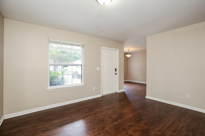 1,395/Mo, 3747 Peachtree St Jacksonville, FL 32206 Living Room View