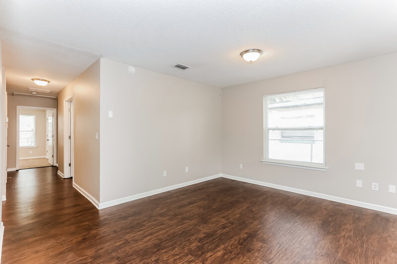 1,930/Mo, 3747 Peachtree St Jacksonville, FL 32206 Living Room View 3