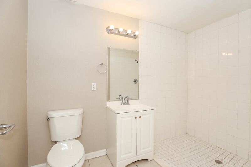 1,395/Mo, 3747 Peachtree St Jacksonville, FL 32206 Main Bathroom View