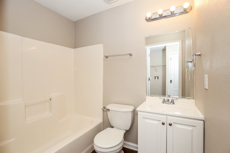 1,395/Mo, 3747 Peachtree St Jacksonville, FL 32206 Bathroom View