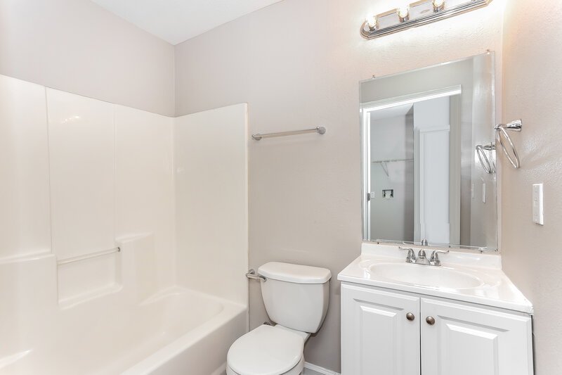 1,930/Mo, 3747 Peachtree St Jacksonville, FL 32206 Bathroom View