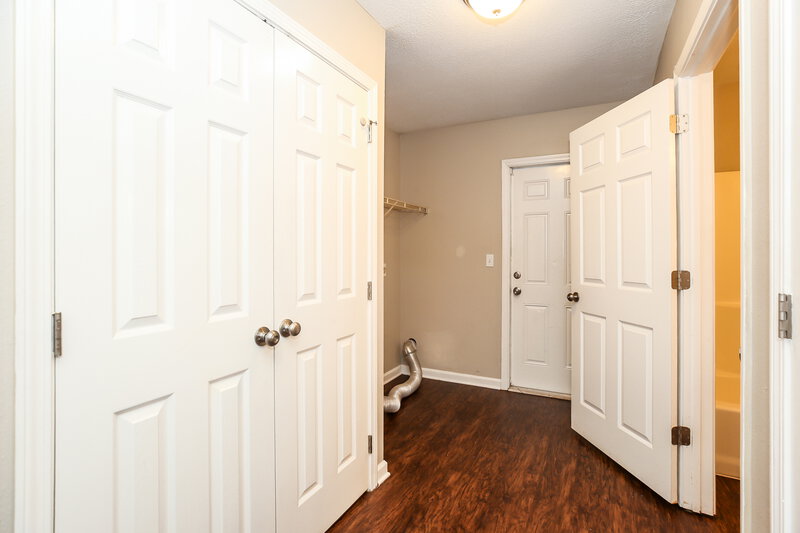 1,395/Mo, 3747 Peachtree St Jacksonville, FL 32206 Hallway View