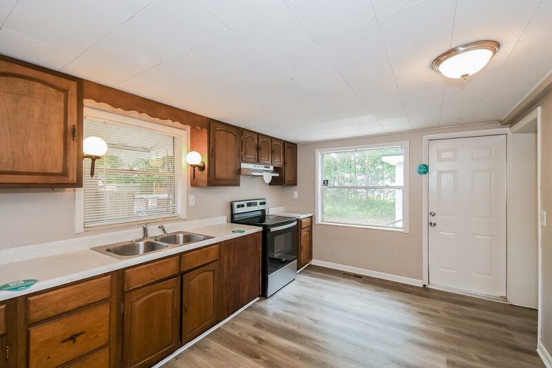 1,370/Mo, 3910 Jammes Rd Jacksonville, FL 32210 Kitchen View 2