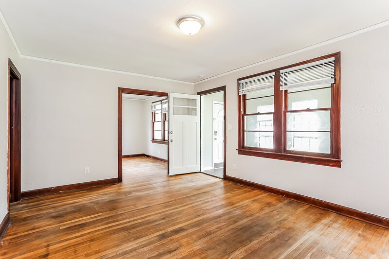 1,055/Mo, 403 W 63rd St Jacksonville, FL 32208 Living Room View
