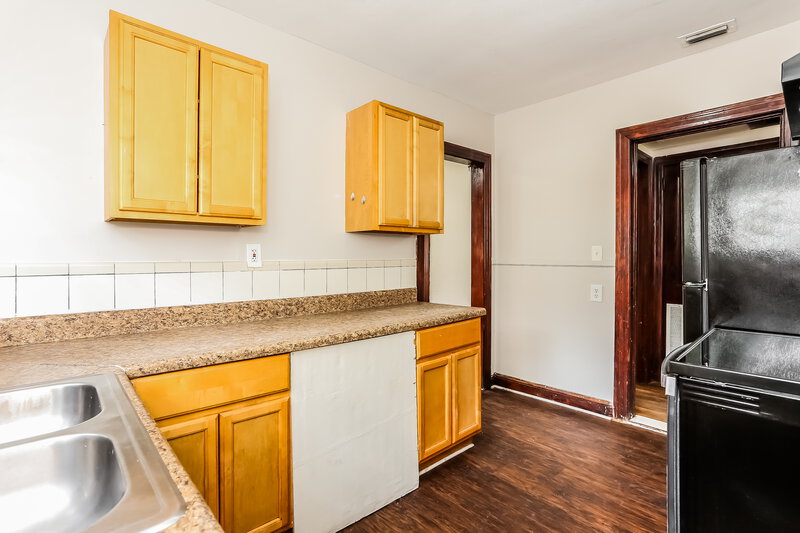 1,055/Mo, 403 W 63rd St Jacksonville, FL 32208 Kitchen View