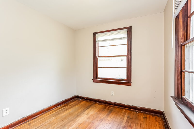 1,055/Mo, 403 W 63rd St Jacksonville, FL 32208 Bedroom View 3