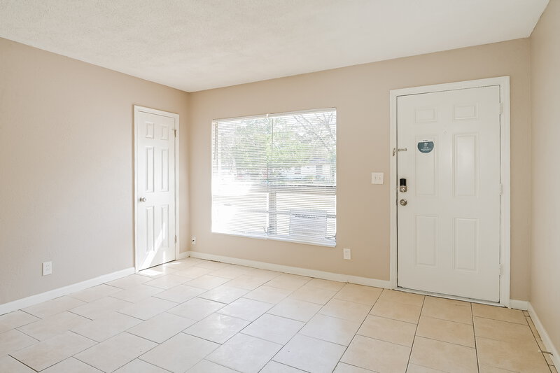 2,120/Mo, 417 Hayton Ave Orange Park, FL 32073 Living Room View 2