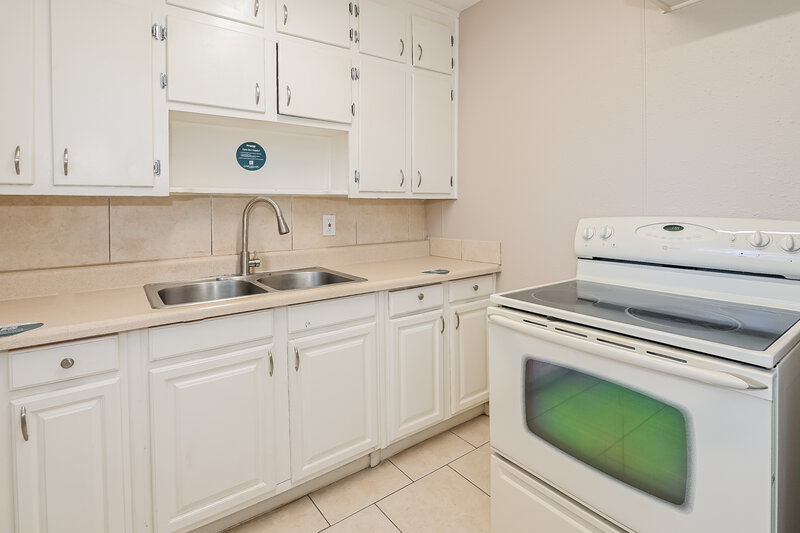 2,120/Mo, 417 Hayton Ave Orange Park, FL 32073 Kitchen View 2