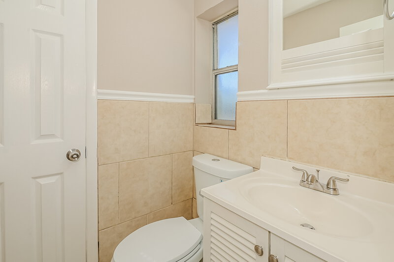 2,120/Mo, 417 Hayton Ave Orange Park, FL 32073 Main Bathroom View