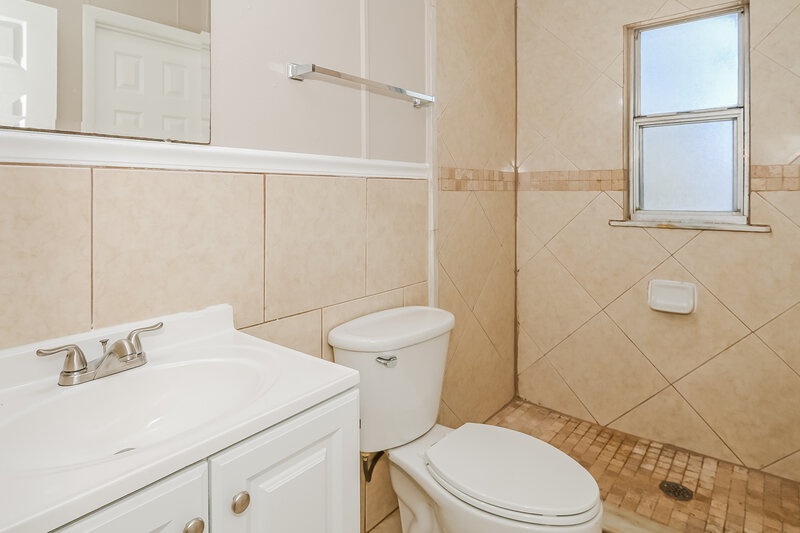 2,120/Mo, 417 Hayton Ave Orange Park, FL 32073 Bathroom View